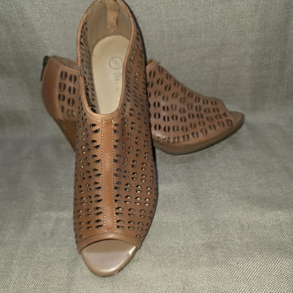 Bella Vita Tan Leather Upper Peep Toe Shoes Size 8.5 Medium